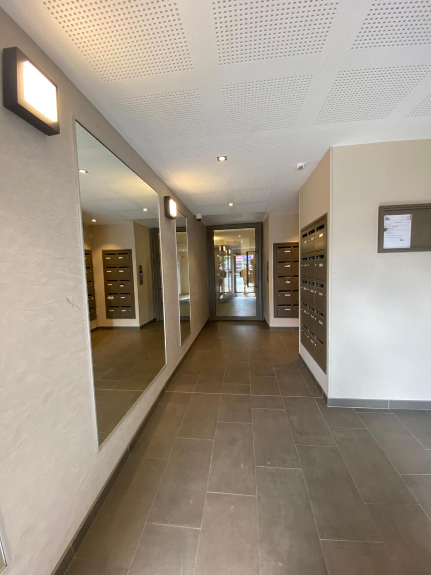 Charme Citadin Apartamento Villemomble Exterior foto
